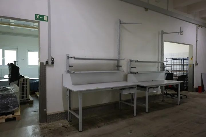 1 x Arbeitstisch Tischmaß: 200 x 90 x 172 cm
